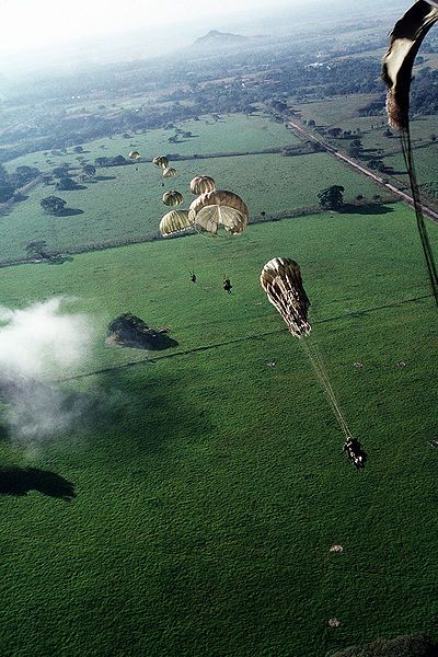 400px-US_Parachutists_during_Operation_Just_Cause_zpsd1ubyoyt.jpg