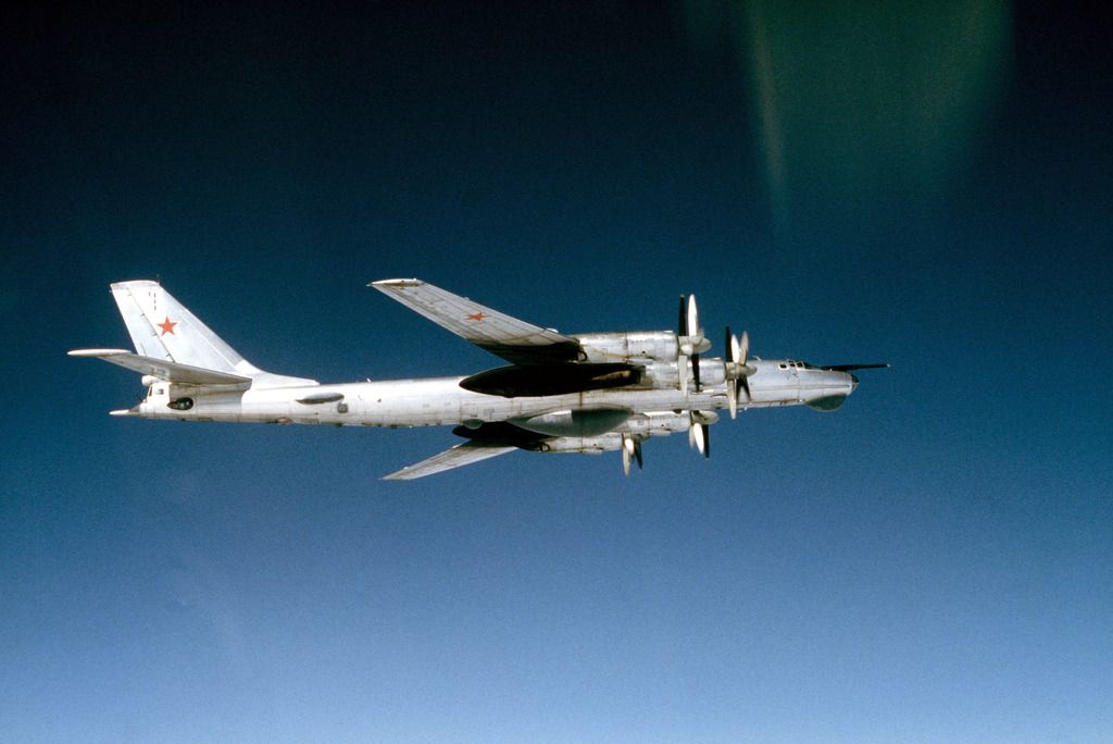Tu-95_Bear_D_zpscmzfbhrq.jpg